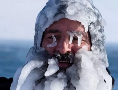 Μπήκαν στη λίμνη για σέρφινγκ στους -34 βαθμούς Κελσίου και δείτε πώς βγήκαν! (φώτο)
